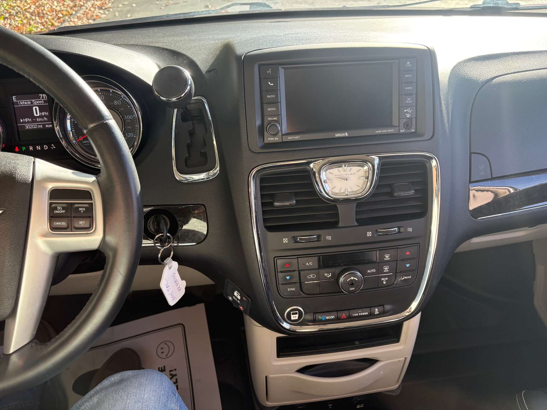 2014 Chrysler Town & Country Touring - Photo 25