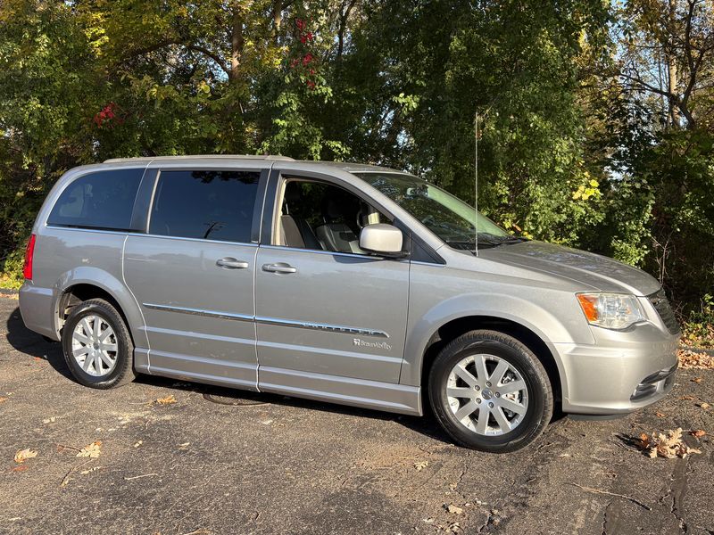 2014 Chrysler Town & Country Touring - Photo 12