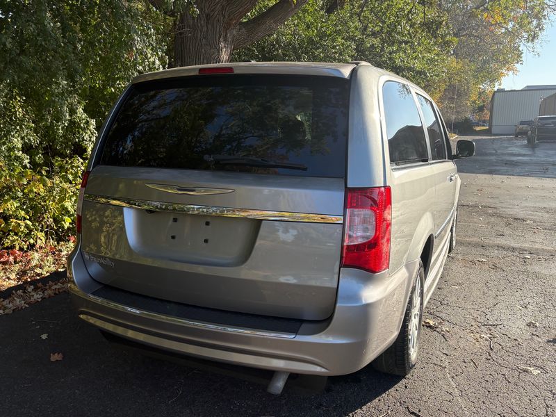 2014 Chrysler Town & Country Touring - Photo 14