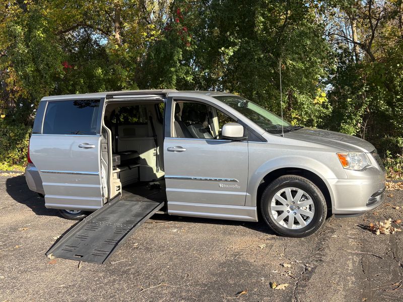 2014 Chrysler Town & Country Touring - Photo 18