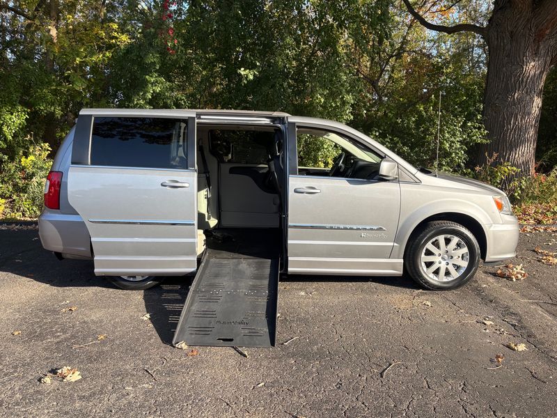 2014 Chrysler Town & Country Touring - Photo 20