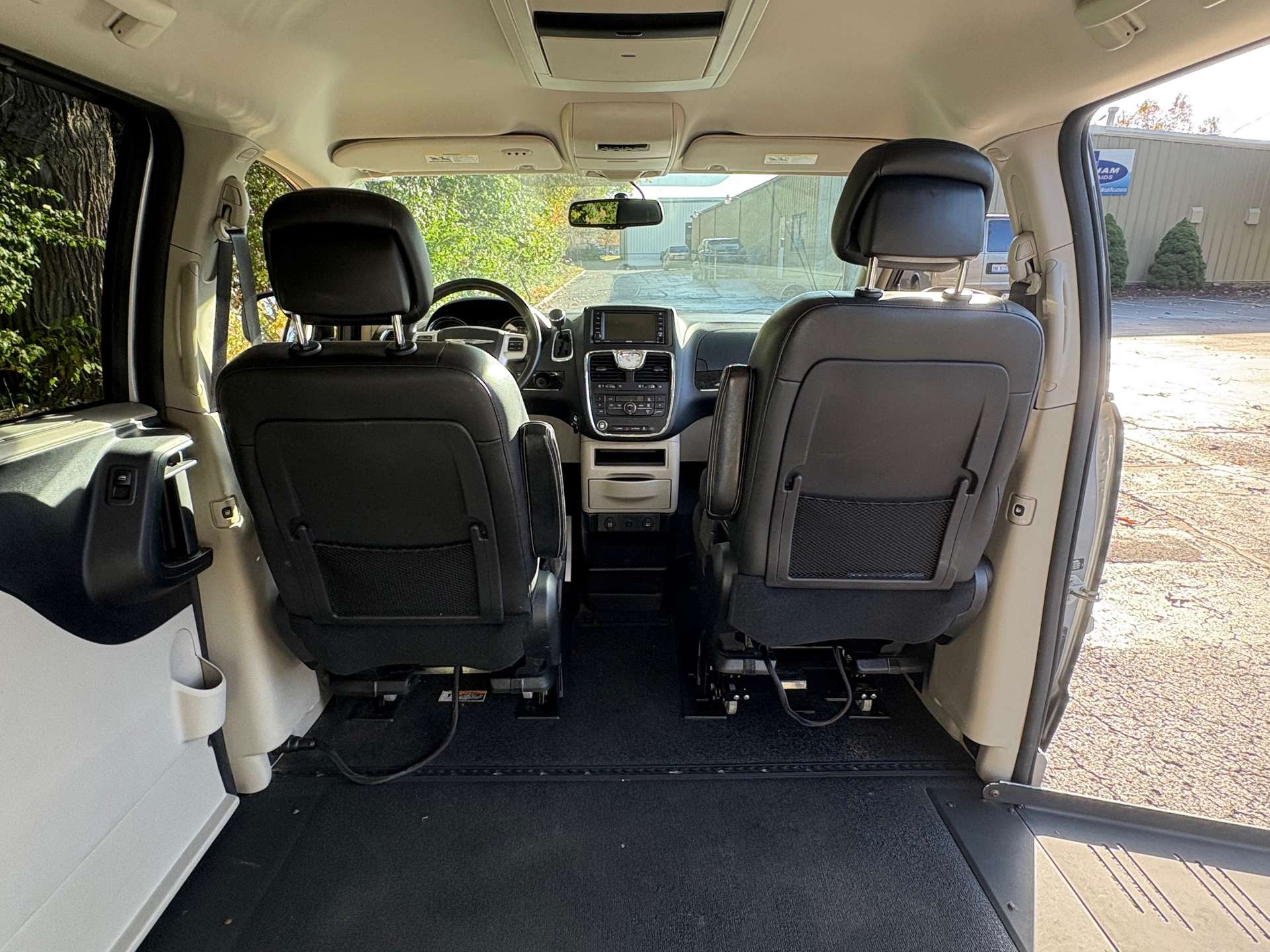 2014 Chrysler Town & Country Touring - Photo 33