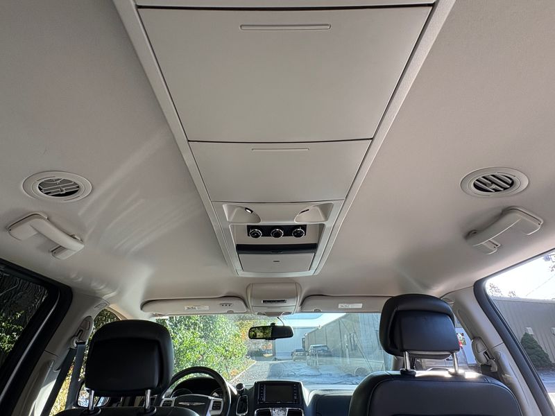 2014 Chrysler Town & Country Touring - Photo 36