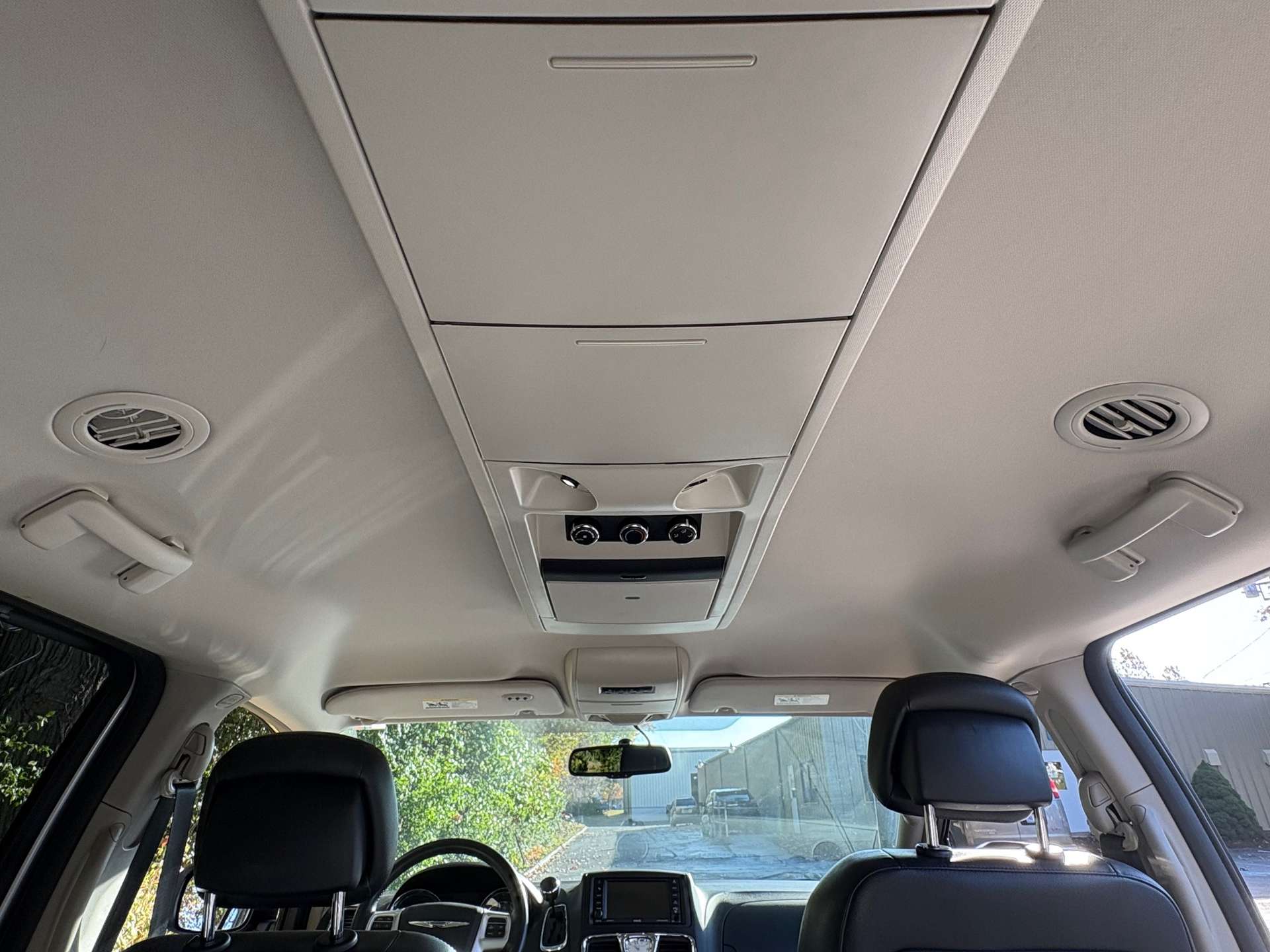 2014 Chrysler Town & Country Touring - Photo 35