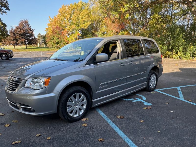 2014 Chrysler Town & Country Touring - Photo 8