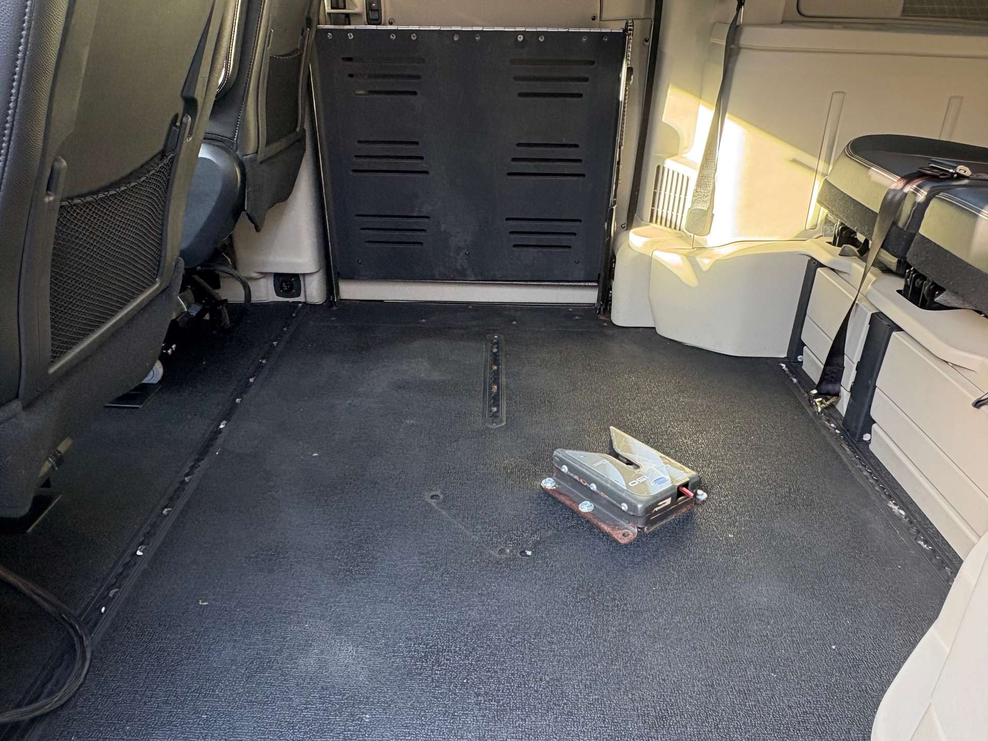 2014 Chrysler Town & Country Touring - Photo 43