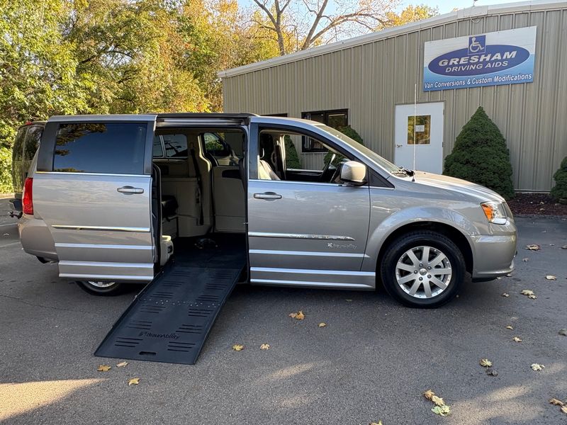 2014 Chrysler Town & Country Touring - Photo 6