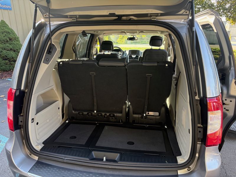 2014 Chrysler Town & Country Touring - Photo 48